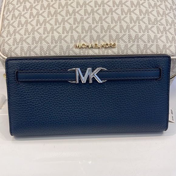 Michael Kors Reed Large Bifold Pebbled Leather Snap Wallet Card Case 
Navy 
NWT - Picture 16 of 16